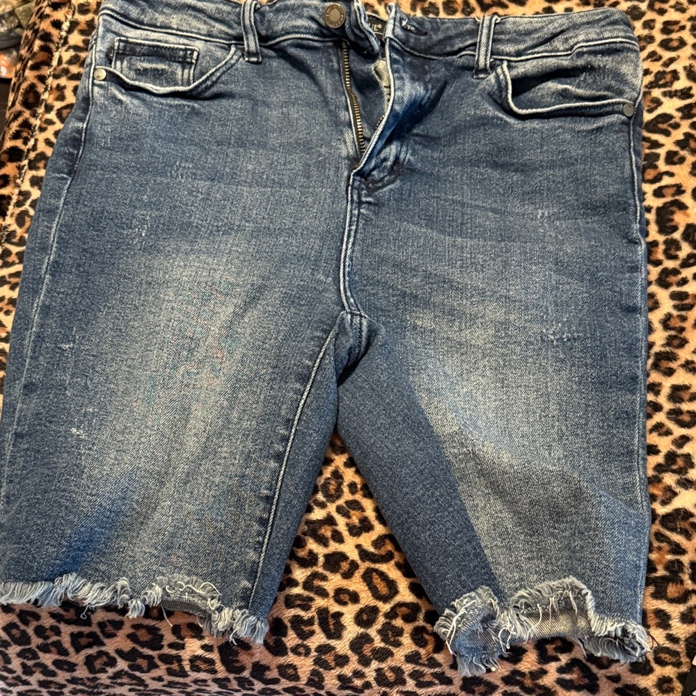 Judy Blue Women's Distressed Blue Denim Bermuda Shorts. Size XL